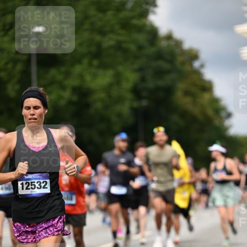 29.06.2025 - hella hamburg halbmarathon Dr. Thomas Lammeyer http://msf.ph/oto/8360180 29.06.2025 10:41:20 Kennedybrücke 56, 1022, 1118, 1253, 1276, 1488, 1490, 1597, 1948, 1952, 2072, 2199, 2552, 2811, 3165, 3230, 3398, 3428, 3714, 3873, 4733, 5146, 5224, 5560, 5786, 6584, 6804, 7202, 7235, 7707, 7823, 8257, 8258, 8315, 8936, 8937, 9054, 9055, 9918, 10024, 10112, 10476, 10762, 10798, 10862, 10931 meine-sportfotos.de