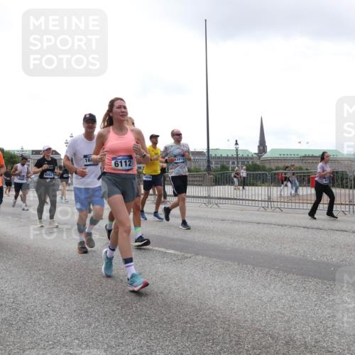 29.06.2025 - hella hamburg halbmarathon Lena Gebhardt http://msf.ph/oto/8360204 29.06.2025 10:39:12 Lombardsbrücke 16335, 17313, 6062, 16, 6112, 12410, 1232, 1390, 1451, 1760, 1856, 1883, 2092, 2524, 2534, 2571, 2574, 2693, 2843, 2893, 2998, 3275, 3307, 3353, 3727, 3745, 3927, 4257, 4320, 4410, 4523, 4603, 4659, 4855, 4882, 4964, 6062, 6112, 6321, 6342, 6343, 6611, 6748, 7263, 7341, 7501, 7506, 7524, 7589, 7684, 7815, 8203, 8243, 8367, 8457, 8783, 9393, 9420, 9446, 9708, 9974, 9977, 10001, 10072, 10315, 10512, 10516, 10554, 13060 meine-sportfotos.de