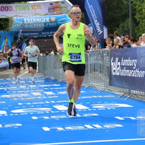 29.06.2025 - hella hamburg halbmarathon Strokosch-Dieckow http://msf.ph/oto/8360259 29.06.2025 10:29:33 Ziel 2021, 2180, 6781, 7186, 8784, 9137, 10790, 16118, 16818, 17197, 18422, 18699, 19204 meine-sportfotos.de