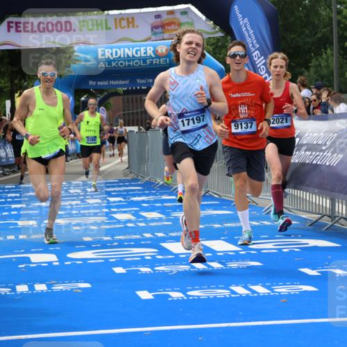29.06.2025 - hella hamburg halbmarathon Strokosch-Dieckow http://msf.ph/oto/8360310 29.06.2025 10:29:29 Ziel 2021, 2180, 6781, 8784, 9137, 10156, 10790, 12234, 13838, 15880, 16118, 17197, 18422, 18699, 18737, 19203, 19204 meine-sportfotos.de