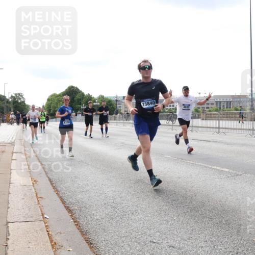 29.06.2025 - hella hamburg halbmarathon Lena Gebhardt http://msf.ph/oto/8360339 29.06.2025 10:14:08 Lombardsbrücke 13788, 15840, 4032, 1131, 1194, 1480, 1890, 2359, 2721, 2904, 2987, 3939, 4001, 4032, 4962, 5631, 5719, 6028, 6083, 6089, 6287, 6710, 7209, 7442, 7462, 7840, 7913, 7991, 8001, 8057, 8409, 8673, 8892, 9631, 9845, 9886, 10442, 10443, 10977, 11441, 11987, 12313, 12797, 12938, 13237, 13285, 13788, 14488, 15085, 15482, 15721, 15722, 15840, 16126, 17439, 17472, 17985, 18041, 18236, 18239 meine-sportfotos.de