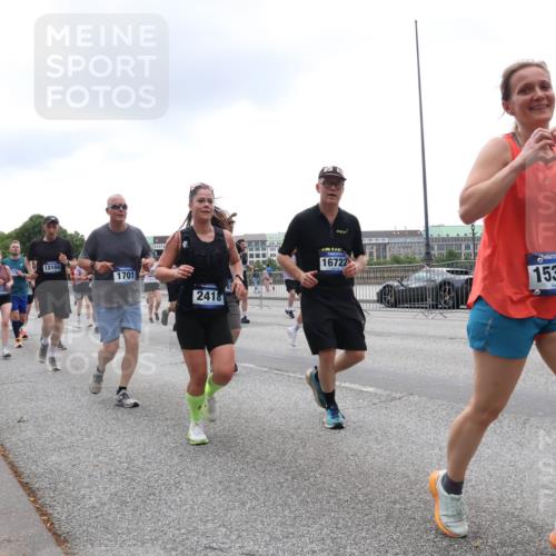 29.06.2025 - hella hamburg halbmarathon Lena Gebhardt http://msf.ph/oto/8360347 29.06.2025 10:48:16 Lombardsbrücke 11548, 1175, 17325, 12104, 1701, 2418, 16722, 15357, 1157, 1174, 1175, 1246, 1392, 1618, 1645, 1701, 2037, 2163, 2195, 2197, 2418, 2475, 2491, 2545, 2627, 2650, 2756, 2909, 2958, 3049, 3224, 3320, 3468, 3504, 3661, 3679, 3933, 4327, 4588, 4856, 5585, 5781, 5886, 5952, 6143, 7240, 7393, 7394, 7427, 7532, 7916, 8077, 8310, 8461, 8521, 8774, 8948, 9356, 9696, 9697, 9775, 9921, 10059, 10145, 10658, 10777, 10794, 11548, 11742, 11781, 15715 meine-sportfotos.de
