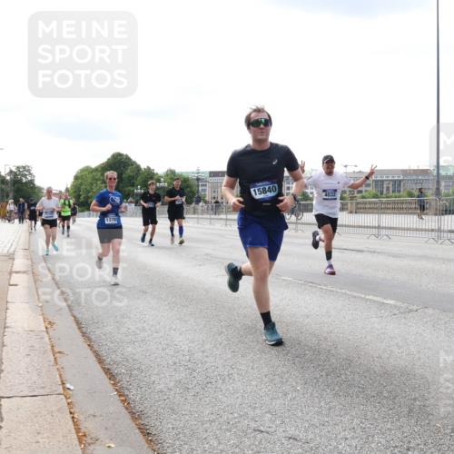 29.06.2025 - hella hamburg halbmarathon Lena Gebhardt http://msf.ph/oto/8360376 29.06.2025 10:14:08 Lombardsbrücke 1378, 15840, 4032, 1131, 1194, 1480, 1890, 2359, 2721, 2904, 2987, 3939, 4001, 4032, 4962, 5631, 5719, 6028, 6083, 6089, 6287, 6710, 7209, 7442, 7462, 7840, 7913, 7991, 8001, 8057, 8409, 8673, 8892, 9631, 9845, 9886, 10442, 10443, 10977, 11441, 11987, 12313, 12797, 12938, 13237, 13285, 13788, 14488, 15085, 15482, 15721, 15722, 15840, 16126, 17439, 17472, 17985, 18041, 18236, 18239 meine-sportfotos.de