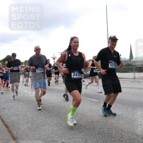 29.06.2025 - hella hamburg halbmarathon Lena Gebhardt http://msf.ph/oto/8360384 29.06.2025 10:48:17 Lombardsbrücke 11548, 17325, 12104, 1701, 3504, 2418, 1386, 16722, 1157, 1174, 1175, 1392, 1618, 1645, 1701, 2037, 2163, 2195, 2197, 2418, 2475, 2491, 2545, 2627, 2650, 2756, 2909, 2958, 3049, 3224, 3320, 3468, 3504, 3661, 3679, 3933, 4327, 4588, 4856, 5585, 5781, 5886, 5952, 6143, 7240, 7393, 7394, 7427, 7532, 7916, 8077, 8310, 8461, 8521, 8774, 8948, 9356, 9696, 9697, 9775, 9787, 9921, 10059, 10145, 10777, 10794, 11548, 11742, 11781, 13814, 15715 meine-sportfotos.de