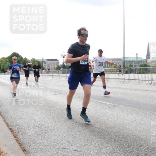 29.06.2025 - hella hamburg halbmarathon Lena Gebhardt http://msf.ph/oto/8360401 29.06.2025 10:14:08 Lombardsbrücke 13788, 15840, 4032, 1131, 1194, 1480, 1890, 2359, 2721, 2904, 2987, 3939, 4001, 4032, 4962, 5631, 5719, 6028, 6083, 6089, 6287, 6710, 7209, 7442, 7462, 7840, 7913, 7991, 8001, 8057, 8409, 8673, 8892, 9631, 9845, 9886, 10442, 10443, 10977, 11441, 11987, 12313, 12797, 12938, 13237, 13285, 13788, 14488, 15085, 15482, 15721, 15722, 15840, 16126, 17439, 17472, 17985, 18041, 18236, 18239 meine-sportfotos.de