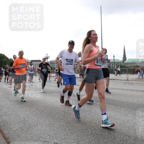 29.06.2025 - hella hamburg halbmarathon Lena Gebhardt http://msf.ph/oto/8360452 29.06.2025 10:39:13 Lombardsbrücke 16335, 17313, 6062, 16841, 611, 12410, 1232, 1390, 1451, 1760, 1856, 1883, 2092, 2524, 2534, 2571, 2574, 2843, 2893, 2998, 3275, 3307, 3353, 3727, 3745, 3927, 4257, 4320, 4410, 4523, 4603, 4659, 4855, 4882, 4964, 6062, 6112, 6321, 6342, 6343, 6611, 6748, 7263, 7341, 7501, 7506, 7524, 7589, 7684, 7815, 8203, 8243, 8367, 8457, 8783, 9393, 9420, 9446, 9698, 9708, 9974, 9977, 10001, 10072, 10315, 10512, 10516, 10554, 13060 meine-sportfotos.de