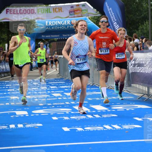 29.06.2025 - hella hamburg halbmarathon Strokosch-Dieckow http://msf.ph/oto/8360503 29.06.2025 10:29:29 Ziel 2021, 2180, 6781, 8784, 9137, 10156, 10790, 12234, 13838, 15880, 16118, 17197, 18422, 18699, 18737, 19203, 19204 meine-sportfotos.de
