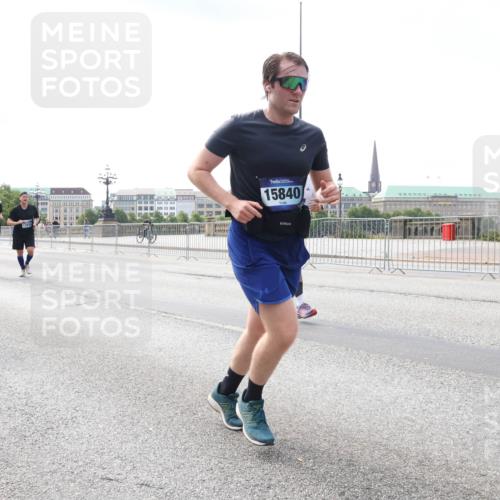 29.06.2025 - hella hamburg halbmarathon Lena Gebhardt http://msf.ph/oto/8360526 29.06.2025 10:14:09 Lombardsbrücke 13788, 15840, 1131, 1194, 1480, 1890, 2359, 2987, 3939, 4001, 4032, 4962, 5631, 5719, 6028, 6083, 6089, 6287, 6366, 6710, 7209, 7442, 7462, 7840, 7991, 8001, 8057, 8409, 8673, 8892, 9631, 9845, 9886, 10442, 10443, 10977, 11441, 11987, 12313, 12467, 12797, 12938, 13237, 13285, 13788, 14488, 15085, 15482, 15721, 15722, 15840, 16126, 17439, 17985, 18041, 18236, 18239 meine-sportfotos.de