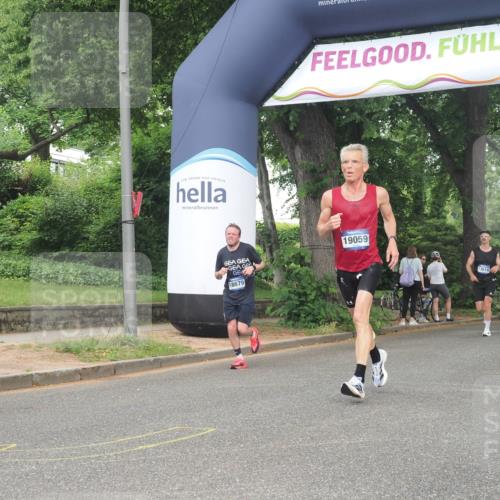 29.06.2025 - hella hamburg halbmarathon KatJ http://msf.ph/oto/8360555 29.06.2025 10:22:26 Zwischen KM18-KM19 2879 meine-sportfotos.de
