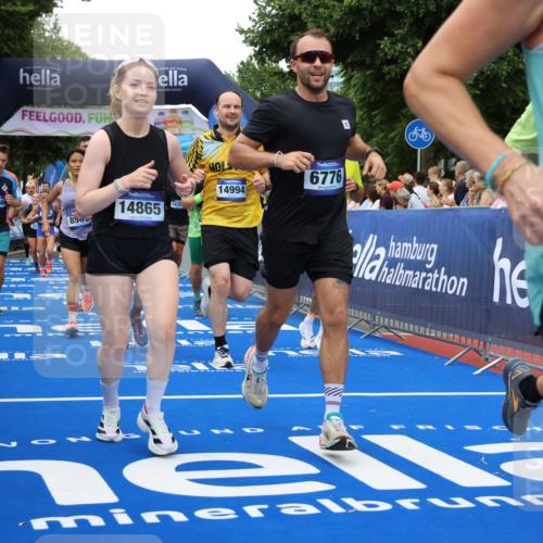 29.06.2025 - hella hamburg halbmarathon Strokosch-Dieckow http://msf.ph/oto/8360561 29.06.2025 10:51:20 Ziel 1461, 1817, 2364, 2411, 2636, 2718, 2946, 4814, 5820, 6657, 6776, 8316, 8930, 8989, 9214, 9476, 9656, 10480, 10667, 11124, 11422, 11512, 11625, 12016, 13047, 13792, 14865, 14994, 15871, 15950, 16357, 17131, 18019, 18489 meine-sportfotos.de