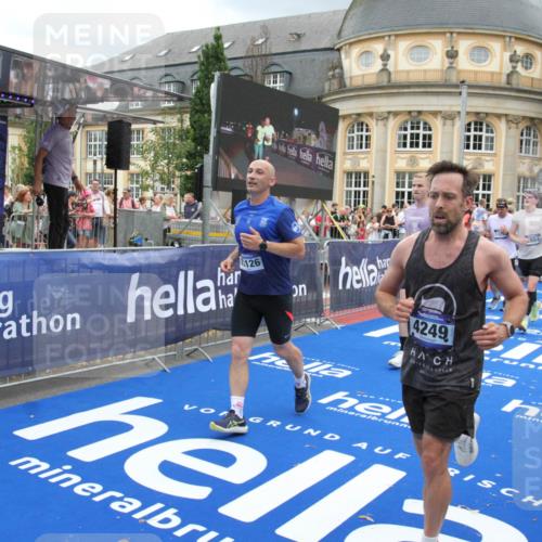 29.06.2025 - hella hamburg halbmarathon Michael Strokosch http://msf.ph/oto/8360576 29.06.2025 10:55:07 Ziel 2884, 3652, 3791, 3945, 4249, 4616, 4938, 5020, 6433, 8691, 8698, 9060, 9380, 11333, 11976, 12961, 13297, 14750, 14948, 15126, 15879, 16630, 17803, 17842, 18181 meine-sportfotos.de