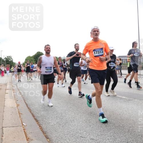 29.06.2025 - hella hamburg halbmarathon Lena Gebhardt http://msf.ph/oto/8360582 29.06.2025 10:39:14 Lombardsbrücke 16335, 0315, 18996, 7815, 17313, 6062, 3745, 1232, 1390, 1451, 1760, 1856, 1883, 2092, 2524, 2534, 2571, 2574, 2843, 2893, 2998, 3275, 3307, 3353, 3727, 3745, 3927, 4257, 4320, 4410, 4523, 4603, 4659, 4855, 4882, 4964, 6062, 6112, 6321, 6342, 6343, 6611, 6748, 7263, 7341, 7501, 7506, 7524, 7589, 7684, 7815, 8203, 8243, 8367, 8457, 8783, 8995, 9393, 9420, 9446, 9698, 9708, 9974, 9977, 10001, 10072, 10315, 10512, 10516, 10554, 13060 meine-sportfotos.de