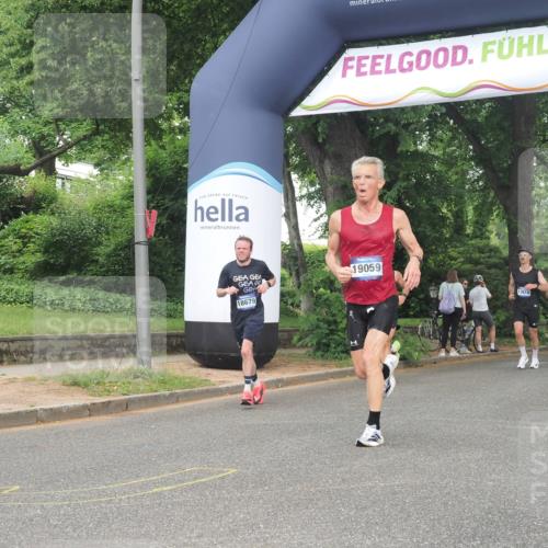 29.06.2025 - hella hamburg halbmarathon KatJ http://msf.ph/oto/8360595 29.06.2025 10:22:26 Zwischen KM18-KM19 2879 meine-sportfotos.de