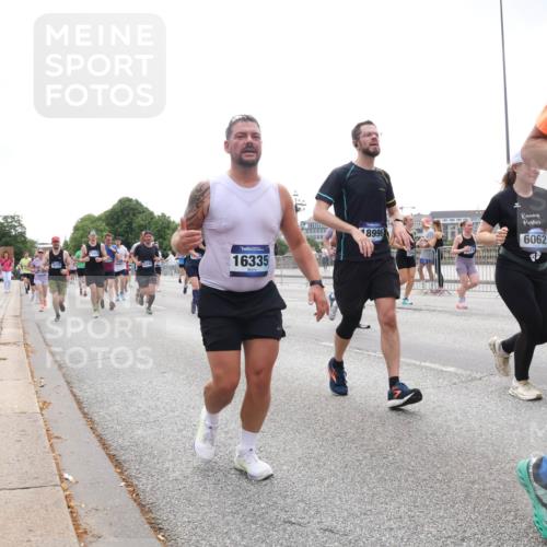 29.06.2025 - hella hamburg halbmarathon Lena Gebhardt http://msf.ph/oto/8360650 29.06.2025 10:39:14 Lombardsbrücke 18725, 16335, 18996, 6062, 173, 1232, 1390, 1451, 1760, 1856, 1883, 2092, 2524, 2534, 2571, 2574, 2843, 2893, 2998, 3275, 3307, 3353, 3727, 3745, 3927, 4257, 4320, 4410, 4523, 4603, 4659, 4855, 4882, 4964, 6062, 6112, 6321, 6342, 6343, 6611, 6748, 7263, 7341, 7501, 7506, 7524, 7589, 7684, 7815, 8203, 8243, 8367, 8457, 8783, 8995, 9393, 9420, 9446, 9698, 9708, 9974, 9977, 10001, 10072, 10315, 10512, 10516, 10554, 13060 meine-sportfotos.de