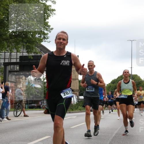 29.06.2025 - hella hamburg halbmarathon Yannick Fuchs http://msf.ph/oto/8360660 29.06.2025 10:53:11 20KM 1285, 2006, 2348, 2584, 2677, 2957, 2978, 3181, 3279, 3425, 3983, 4088, 4592, 5347, 5633, 5885, 6087, 6202, 6208, 6220, 6438, 6636, 6997, 7031, 7223, 7287, 7476, 8290, 9655, 10036, 10759, 10896, 10943, 11935, 11938, 12206, 12261, 12564, 12633, 12862, 13407, 13583, 13761, 14375, 14567, 14631, 14732, 14902, 14965, 15232, 15240, 15263, 15284, 15824, 16160, 16341, 16563, 16910, 16980, 17017, 17346, 17503, 17630, 18153, 18266, 18327, 18467, 18716, 19015, 19160 meine-sportfotos.de
