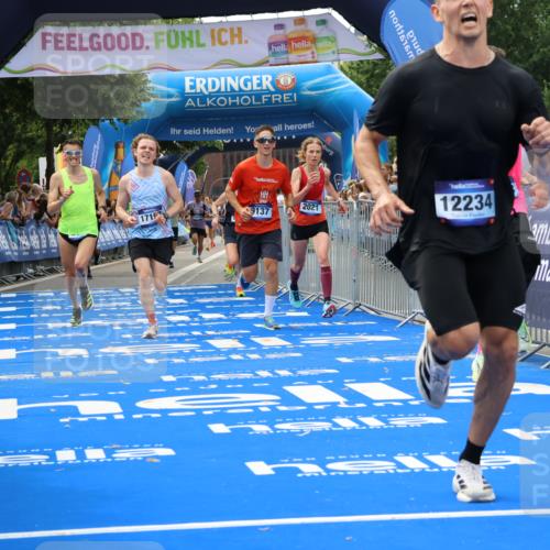 29.06.2025 - hella hamburg halbmarathon Strokosch-Dieckow http://msf.ph/oto/8360685 29.06.2025 10:29:27 Ziel 2021, 2075, 2180, 8784, 8975, 9137, 9571, 10156, 10790, 12234, 13838, 15880, 16118, 17197, 18737, 19203 meine-sportfotos.de