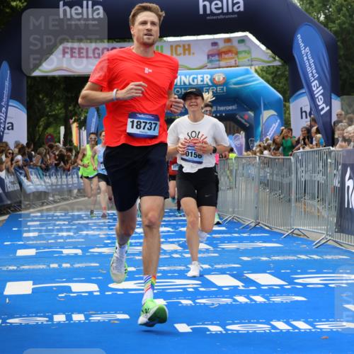 29.06.2025 - hella hamburg halbmarathon Strokosch-Dieckow http://msf.ph/oto/8360719 29.06.2025 10:29:25 Ziel 2021, 2075, 2180, 8784, 8975, 9137, 9571, 10156, 10790, 12234, 13838, 14164, 15880, 16118, 17197, 18737, 19203 meine-sportfotos.de