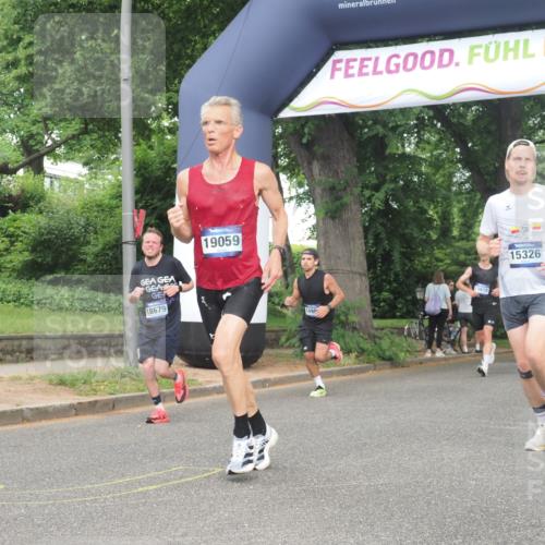 29.06.2025 - hella hamburg halbmarathon KatJ http://msf.ph/oto/8360759 29.06.2025 10:22:27 Zwischen KM18-KM19 2879 meine-sportfotos.de