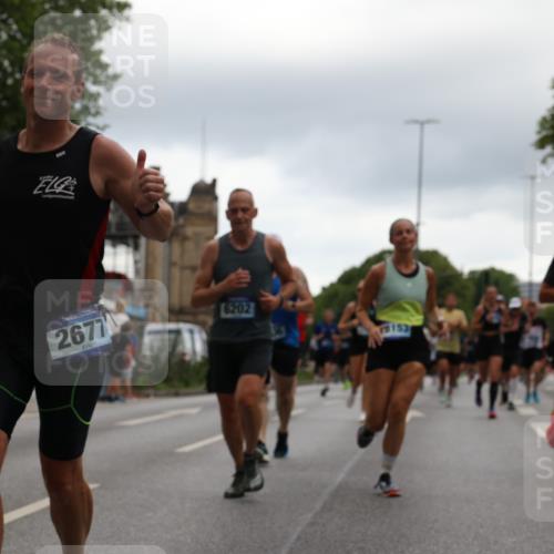 29.06.2025 - hella hamburg halbmarathon Yannick Fuchs http://msf.ph/oto/8360767 29.06.2025 10:53:12 20KM 1285, 2006, 2348, 2584, 2677, 2957, 2978, 3114, 3181, 3279, 3425, 3983, 4088, 4592, 5347, 5633, 5885, 6087, 6202, 6208, 6220, 6438, 6636, 6997, 7031, 7223, 7287, 7476, 8290, 9655, 10036, 10759, 10896, 10943, 11935, 11938, 12206, 12261, 12564, 12633, 12736, 12862, 13583, 13761, 14375, 14567, 14732, 14902, 14965, 15232, 15240, 15284, 15824, 16160, 16341, 16563, 16910, 16980, 17017, 17346, 17503, 17630, 18153, 18266, 18327, 18467, 18716, 19015, 19160 meine-sportfotos.de
