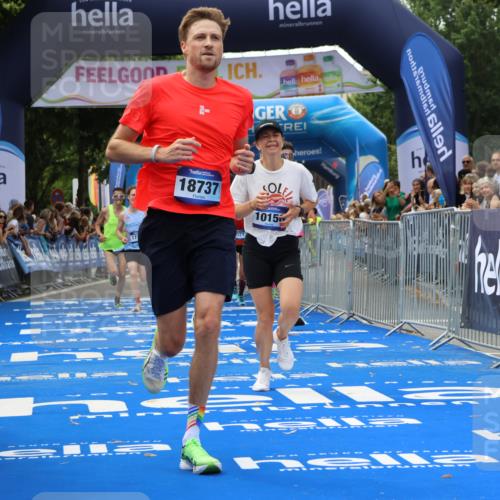 29.06.2025 - hella hamburg halbmarathon Strokosch-Dieckow http://msf.ph/oto/8360774 29.06.2025 10:29:25 Ziel 2021, 2075, 2180, 8784, 8975, 9137, 9571, 10156, 10790, 12234, 13838, 14164, 15880, 16118, 17197, 18737, 19203 meine-sportfotos.de