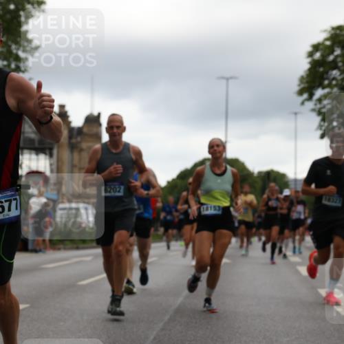 29.06.2025 - hella hamburg halbmarathon Yannick Fuchs http://msf.ph/oto/8360783 29.06.2025 10:53:12 20KM 1285, 2006, 2348, 2584, 2677, 2957, 2978, 3114, 3181, 3279, 3425, 3983, 4088, 4592, 5347, 5633, 5885, 6087, 6202, 6208, 6220, 6438, 6636, 6997, 7031, 7223, 7287, 7476, 8290, 9655, 10036, 10759, 10896, 10943, 11935, 11938, 12206, 12261, 12564, 12633, 12736, 12862, 13583, 13761, 14375, 14567, 14732, 14902, 14965, 15232, 15240, 15284, 15824, 16160, 16341, 16563, 16910, 16980, 17017, 17346, 17503, 17630, 18153, 18266, 18327, 18467, 18716, 19015, 19160 meine-sportfotos.de