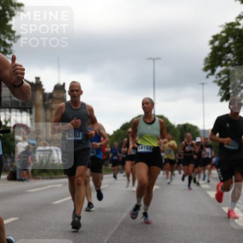 29.06.2025 - hella hamburg halbmarathon Yannick Fuchs http://msf.ph/oto/8360788 29.06.2025 10:53:12 20KM 1285, 2006, 2348, 2584, 2677, 2957, 2978, 3114, 3181, 3279, 3425, 3983, 4088, 4592, 5347, 5633, 5885, 6087, 6202, 6208, 6220, 6438, 6636, 6997, 7031, 7223, 7287, 7476, 8290, 9655, 10036, 10759, 10896, 10943, 11935, 11938, 12206, 12261, 12564, 12633, 12736, 12862, 13583, 13761, 14375, 14567, 14732, 14902, 14965, 15232, 15240, 15284, 15824, 16160, 16341, 16563, 16910, 16980, 17017, 17346, 17503, 17630, 18153, 18266, 18327, 18467, 18716, 19015, 19160 meine-sportfotos.de
