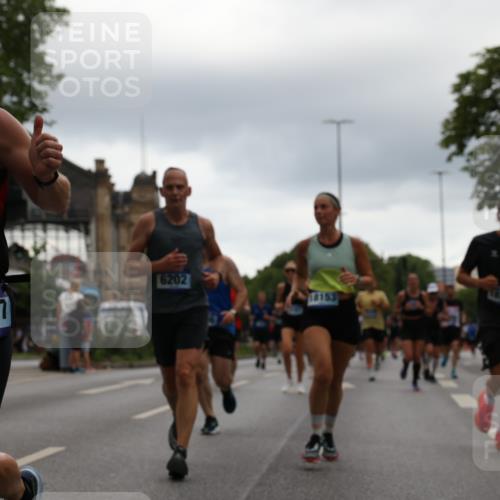 29.06.2025 - hella hamburg halbmarathon Yannick Fuchs http://msf.ph/oto/8360795 29.06.2025 10:53:12 20KM 1285, 2006, 2348, 2584, 2677, 2957, 2978, 3114, 3181, 3279, 3425, 3983, 4088, 4592, 5347, 5633, 5885, 6087, 6202, 6208, 6220, 6438, 6636, 6997, 7031, 7223, 7287, 7476, 8290, 9655, 10036, 10759, 10896, 10943, 11935, 11938, 12206, 12261, 12564, 12633, 12736, 12862, 13583, 13761, 14375, 14567, 14732, 14902, 14965, 15232, 15240, 15284, 15824, 16160, 16341, 16563, 16910, 16980, 17017, 17346, 17503, 17630, 18153, 18266, 18327, 18467, 18716, 19015, 19160 meine-sportfotos.de