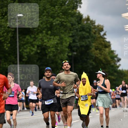 29.06.2025 - hella hamburg halbmarathon Dr. Thomas Lammeyer http://msf.ph/oto/8360806 29.06.2025 10:41:21 Kennedybrücke 56, 1022, 1118, 1253, 1276, 1488, 1490, 1597, 1948, 1952, 2072, 2104, 2199, 2272, 2552, 2811, 3165, 3230, 3398, 3428, 3714, 3873, 4733, 5146, 5224, 5560, 5786, 5940, 6584, 6804, 7202, 7235, 7707, 7823, 8257, 8258, 8315, 8758, 8937, 9054, 9055, 9918, 10024, 10112, 10476, 10762, 10798, 10862, 10931 meine-sportfotos.de