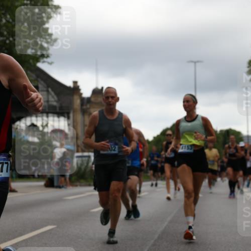 29.06.2025 - hella hamburg halbmarathon Yannick Fuchs http://msf.ph/oto/8360813 29.06.2025 10:53:12 20KM 1285, 2006, 2348, 2584, 2677, 2957, 2978, 3114, 3181, 3279, 3425, 3983, 4088, 4592, 5347, 5633, 5885, 6087, 6202, 6208, 6220, 6438, 6636, 6997, 7031, 7223, 7287, 7476, 8290, 9655, 10036, 10759, 10896, 10943, 11935, 11938, 12206, 12261, 12564, 12633, 12736, 12862, 13583, 13761, 14375, 14567, 14732, 14902, 14965, 15232, 15240, 15284, 15824, 16160, 16341, 16563, 16910, 16980, 17017, 17346, 17503, 17630, 18153, 18266, 18327, 18467, 18716, 19015, 19160 meine-sportfotos.de