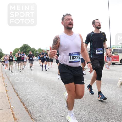 29.06.2025 - hella hamburg halbmarathon Lena Gebhardt http://msf.ph/oto/8360819 29.06.2025 10:39:15 Lombardsbrücke 16335, 18996, 6062, 1232, 1390, 1451, 1760, 1856, 1883, 2092, 2524, 2534, 2571, 2574, 2843, 2893, 2998, 3275, 3307, 3353, 3727, 3745, 3927, 4257, 4320, 4410, 4523, 4603, 4659, 4855, 4882, 4964, 6062, 6112, 6321, 6342, 6343, 6611, 6748, 7263, 7341, 7501, 7506, 7524, 7589, 7684, 7815, 8203, 8243, 8367, 8457, 8783, 8995, 9393, 9420, 9446, 9569, 9698, 9708, 9974, 9977, 10001, 10072, 10315, 10512, 10516, 10554, 13060 meine-sportfotos.de