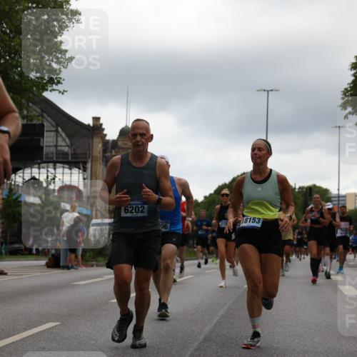 29.06.2025 - hella hamburg halbmarathon Yannick Fuchs http://msf.ph/oto/8360822 29.06.2025 10:53:12 20KM 1285, 2006, 2348, 2584, 2677, 2957, 2978, 3114, 3181, 3279, 3425, 3983, 4088, 4592, 5347, 5633, 5885, 6087, 6202, 6208, 6220, 6438, 6636, 6997, 7031, 7223, 7287, 7476, 8290, 9655, 10036, 10759, 10896, 10943, 11935, 11938, 12206, 12261, 12564, 12633, 12736, 12862, 13583, 13761, 14375, 14567, 14732, 14902, 14965, 15232, 15240, 15284, 15824, 16160, 16341, 16563, 16910, 16980, 17017, 17346, 17503, 17630, 18153, 18266, 18327, 18467, 18716, 19015, 19160 meine-sportfotos.de