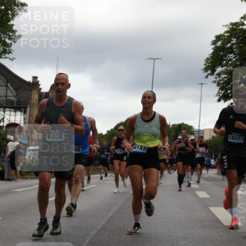 29.06.2025 - hella hamburg halbmarathon Yannick Fuchs http://msf.ph/oto/8360831 29.06.2025 10:53:12 20KM 1285, 2006, 2348, 2584, 2677, 2957, 2978, 3114, 3181, 3279, 3425, 3983, 4088, 4592, 5347, 5633, 5885, 6087, 6202, 6208, 6220, 6438, 6636, 6997, 7031, 7223, 7287, 7476, 8290, 9655, 10036, 10759, 10896, 10943, 11935, 11938, 12206, 12261, 12564, 12633, 12736, 12862, 13583, 13761, 14375, 14567, 14732, 14902, 14965, 15232, 15240, 15284, 15824, 16160, 16341, 16563, 16910, 16980, 17017, 17346, 17503, 17630, 18153, 18266, 18327, 18467, 18716, 19015, 19160 meine-sportfotos.de