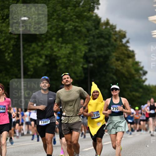 29.06.2025 - hella hamburg halbmarathon Dr. Thomas Lammeyer http://msf.ph/oto/8360846 29.06.2025 10:41:22 Kennedybrücke 56, 1022, 1118, 1253, 1276, 1488, 1490, 1597, 1819, 1952, 2072, 2104, 2199, 2272, 2552, 3165, 3230, 3398, 3428, 3714, 3873, 4347, 4733, 5146, 5224, 5560, 5786, 5940, 6584, 6804, 7202, 7235, 7707, 7823, 8257, 8258, 8315, 8758, 8937, 9054, 9055, 9918, 10024, 10112, 10476, 10762, 10798, 10862, 10931 meine-sportfotos.de