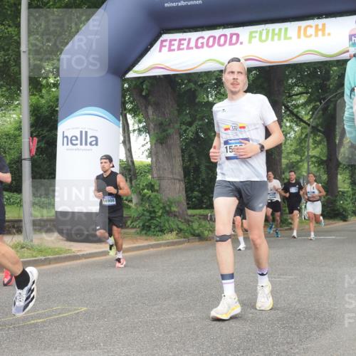29.06.2025 - hella hamburg halbmarathon KatJ http://msf.ph/oto/8360849 29.06.2025 10:22:27 Zwischen KM18-KM19 2879 meine-sportfotos.de