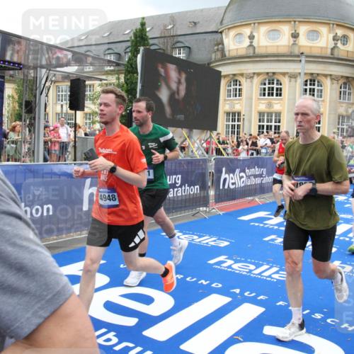 29.06.2025 - hella hamburg halbmarathon Michael Strokosch http://msf.ph/oto/8360854 29.06.2025 10:55:11 Ziel 1549, 1628, 2119, 2448, 2884, 3041, 3791, 3945, 4903, 6355, 8691, 9060, 9361, 9380, 10191, 10192, 11333, 11747, 11976, 12248, 12961, 13297, 14750, 14834, 14948, 16108, 16630, 17803, 17842, 18031, 18966 meine-sportfotos.de