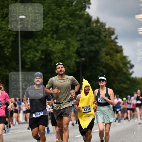 29.06.2025 - hella hamburg halbmarathon Dr. Thomas Lammeyer http://msf.ph/oto/8360857 29.06.2025 10:41:22 Kennedybrücke 56, 1022, 1118, 1253, 1276, 1488, 1490, 1597, 1819, 1952, 2072, 2104, 2199, 2272, 2552, 3165, 3230, 3398, 3428, 3714, 3873, 4347, 4733, 5146, 5224, 5560, 5786, 5940, 6584, 6804, 7202, 7235, 7707, 7823, 8257, 8258, 8315, 8758, 8937, 9054, 9055, 9918, 10024, 10112, 10476, 10762, 10798, 10862, 10931 meine-sportfotos.de