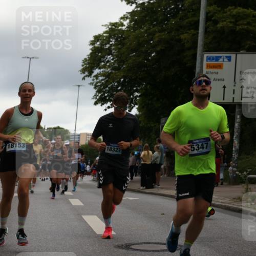 29.06.2025 - hella hamburg halbmarathon Yannick Fuchs http://msf.ph/oto/8360864 29.06.2025 10:53:12 20KM 1285, 2006, 2348, 2584, 2677, 2957, 2978, 3114, 3181, 3279, 3425, 3983, 4088, 4592, 5347, 5633, 5885, 6087, 6202, 6208, 6220, 6438, 6636, 6997, 7031, 7223, 7287, 7476, 8290, 9655, 10036, 10759, 10896, 10943, 11935, 11938, 12206, 12261, 12564, 12633, 12736, 12862, 13583, 13761, 14375, 14567, 14732, 14902, 14965, 15232, 15240, 15284, 15824, 16160, 16341, 16563, 16910, 16980, 17017, 17346, 17503, 17630, 18153, 18266, 18327, 18467, 18716, 19015, 19160 meine-sportfotos.de