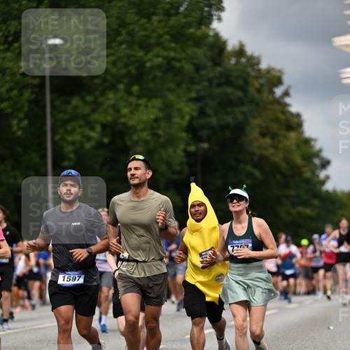 29.06.2025 - hella hamburg halbmarathon Dr. Thomas Lammeyer http://msf.ph/oto/8360881 29.06.2025 10:41:22 Kennedybrücke 56, 1022, 1118, 1253, 1276, 1488, 1490, 1597, 1819, 1952, 2072, 2104, 2199, 2272, 2552, 3165, 3230, 3398, 3428, 3714, 3873, 4347, 4733, 5146, 5224, 5560, 5786, 5940, 6584, 6804, 7202, 7235, 7707, 7823, 8257, 8258, 8315, 8758, 8937, 9054, 9055, 9918, 10024, 10112, 10476, 10762, 10798, 10862, 10931 meine-sportfotos.de