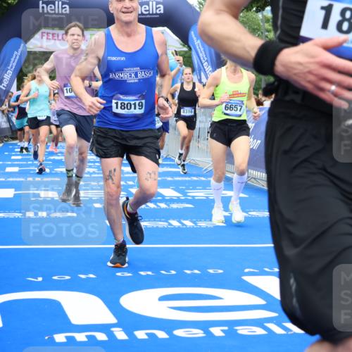 29.06.2025 - hella hamburg halbmarathon Strokosch-Dieckow http://msf.ph/oto/8360930 29.06.2025 10:51:17 Ziel 1461, 1817, 2364, 2411, 2636, 2718, 2946, 4404, 4814, 5600, 6027, 6657, 6776, 8316, 8930, 8989, 9214, 9476, 9656, 10480, 10667, 10868, 11124, 11512, 11625, 12016, 13047, 14865, 14994, 15480, 15950, 16357, 17530, 18019, 18489 meine-sportfotos.de