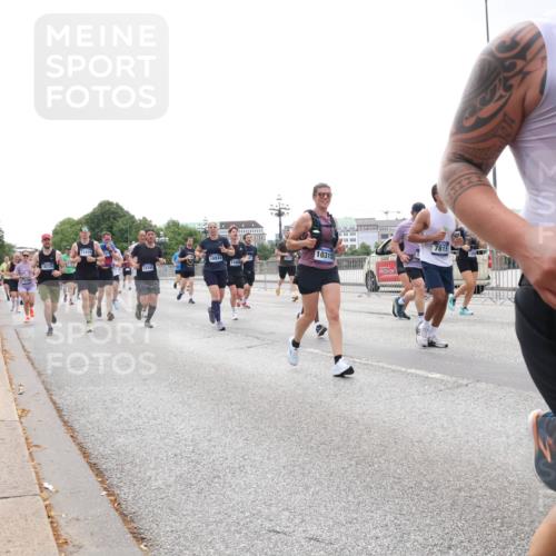 29.06.2025 - hella hamburg halbmarathon Lena Gebhardt http://msf.ph/oto/8360958 29.06.2025 10:39:15 Lombardsbrücke 18725, 11419, 18934, 12745, 10315, 7815, 163, 1232, 1390, 1451, 1760, 1856, 1883, 2092, 2524, 2534, 2571, 2574, 2843, 2893, 2998, 3275, 3307, 3353, 3727, 3745, 3927, 4257, 4320, 4410, 4523, 4603, 4659, 4855, 4882, 4964, 6062, 6112, 6321, 6342, 6343, 6611, 6748, 7263, 7341, 7501, 7506, 7524, 7589, 7684, 7815, 8203, 8243, 8367, 8457, 8783, 8995, 9393, 9420, 9446, 9569, 9698, 9708, 9974, 9977, 10001, 10072, 10315, 10512, 10516, 10554, 13060 meine-sportfotos.de