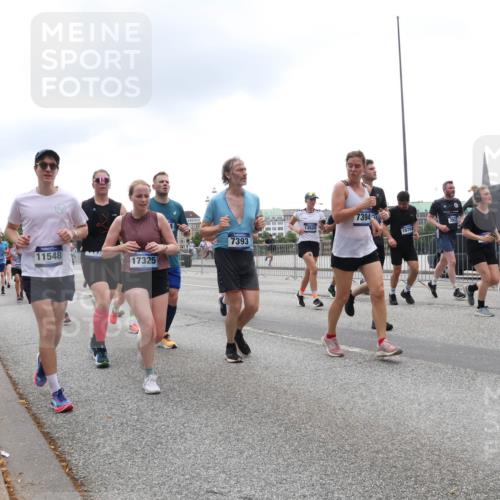 29.06.2025 - hella hamburg halbmarathon Lena Gebhardt http://msf.ph/oto/8361030 29.06.2025 10:48:19 Lombardsbrücke 11548, 17325, 7393, 7394, 393, 1079, 1142, 1157, 1174, 1175, 1392, 1645, 1701, 2037, 2163, 2195, 2197, 2418, 2475, 2545, 2627, 2650, 2756, 2909, 2958, 3049, 3224, 3320, 3468, 3504, 3661, 3679, 3933, 4327, 4588, 4856, 5585, 5781, 5886, 5952, 6143, 7240, 7393, 7394, 7427, 7532, 7916, 8077, 8310, 8461, 8521, 8760, 8774, 8948, 9356, 9696, 9697, 9775, 9787, 9921, 10059, 10145, 10777, 10794, 11548, 11742, 11781, 13814, 15715, 16498, 16499 meine-sportfotos.de