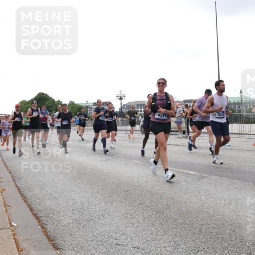 29.06.2025 - hella hamburg halbmarathon Lena Gebhardt http://msf.ph/oto/8361047 29.06.2025 10:39:16 Lombardsbrücke 11419, 18934, 10315, 7815, 6611, 12745, 1232, 1390, 1451, 1760, 1856, 1883, 2092, 2524, 2534, 2571, 2574, 2843, 2893, 2998, 3275, 3307, 3353, 3727, 3745, 4257, 4320, 4410, 4523, 4603, 4609, 4659, 4855, 4882, 4964, 6062, 6112, 6321, 6342, 6343, 6611, 6748, 7263, 7341, 7501, 7506, 7524, 7589, 7684, 7815, 8203, 8243, 8457, 8783, 8995, 9393, 9420, 9446, 9569, 9698, 9708, 9777, 9974, 9977, 10001, 10072, 10315, 10512, 10516, 10554, 13060 meine-sportfotos.de