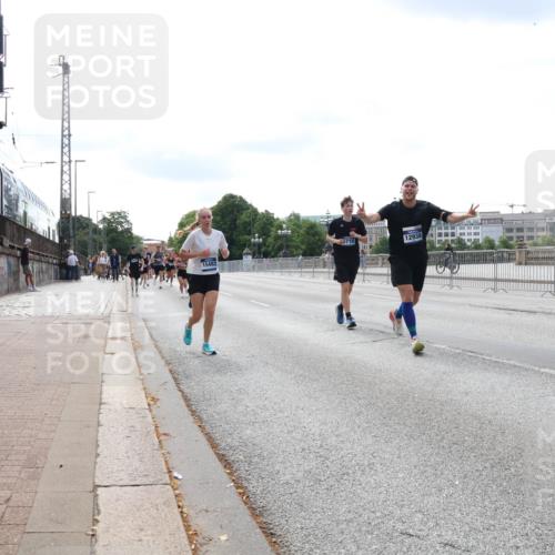 29.06.2025 - hella hamburg halbmarathon Lena Gebhardt http://msf.ph/oto/8361123 29.06.2025 10:14:11 Lombardsbrücke 15482, 12938, 1131, 1194, 1480, 1890, 2359, 2987, 3756, 3939, 4001, 4032, 4962, 5631, 5719, 6028, 6083, 6089, 6287, 6366, 6710, 7209, 7442, 7462, 7840, 7991, 8001, 8057, 8409, 8673, 8892, 9631, 9845, 9886, 10224, 10442, 10443, 10977, 11441, 11987, 12313, 12467, 12797, 12938, 13237, 13285, 13788, 14488, 15085, 15482, 15721, 15722, 15840, 16126, 17439, 17985, 18041, 18236, 18239 meine-sportfotos.de