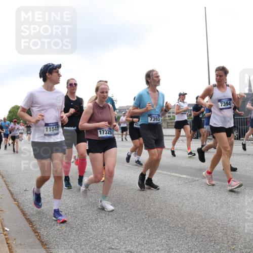 29.06.2025 - hella hamburg halbmarathon Lena Gebhardt http://msf.ph/oto/8361130 29.06.2025 10:48:19 Lombardsbrücke 11548, 17325, 43, 7393, 3529, 7394, 1142, 1157, 1174, 1175, 1392, 1645, 1701, 2037, 2163, 2195, 2197, 2418, 2475, 2545, 2627, 2650, 2756, 2909, 2958, 3049, 3224, 3320, 3468, 3504, 3661, 3679, 3933, 4327, 4588, 4856, 5585, 5781, 5886, 5952, 6143, 7240, 7393, 7394, 7427, 7532, 7916, 8077, 8310, 8461, 8521, 8760, 8774, 8948, 9356, 9696, 9697, 9775, 9787, 9921, 10059, 10145, 10777, 10794, 11548, 11742, 11781, 13814, 15715, 16498, 16499 meine-sportfotos.de