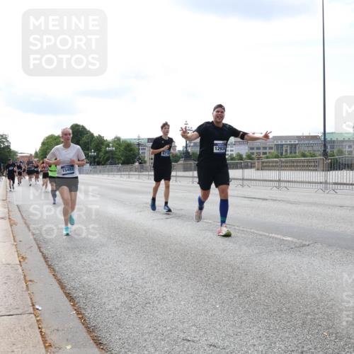 29.06.2025 - hella hamburg halbmarathon Lena Gebhardt http://msf.ph/oto/8361152 29.06.2025 10:14:11 Lombardsbrücke 15482, 6710, 12938, 1131, 1194, 1480, 1890, 2359, 2987, 3756, 3939, 4001, 4032, 4962, 5631, 5719, 6028, 6083, 6089, 6287, 6366, 6710, 7209, 7442, 7462, 7840, 7991, 8001, 8057, 8409, 8673, 8892, 9631, 9845, 9886, 10224, 10442, 10443, 10977, 11441, 11987, 12313, 12467, 12797, 12938, 13237, 13285, 13788, 14488, 15085, 15482, 15721, 15722, 15840, 16126, 17439, 17985, 18041, 18236, 18239 meine-sportfotos.de