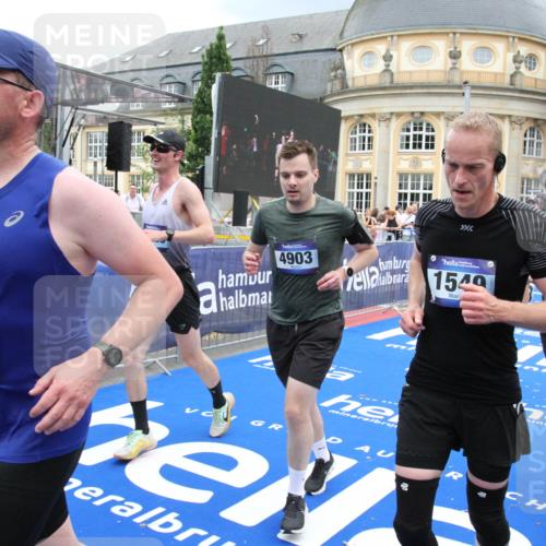 29.06.2025 - hella hamburg halbmarathon Michael Strokosch http://msf.ph/oto/8361202 29.06.2025 10:55:18 Ziel 1549, 1628, 2119, 4903, 5643, 6723, 6891, 8973, 9361, 10188, 10263, 10582, 11184, 11747, 12248, 13470, 14834, 15854, 16108, 16521, 18031, 18380, 18531, 18966 meine-sportfotos.de