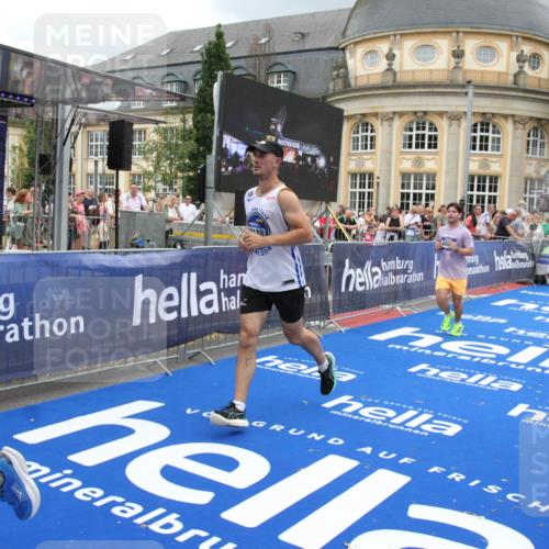 29.06.2025 - hella hamburg halbmarathon Michael Strokosch http://msf.ph/oto/8361295 29.06.2025 10:55:20 Ziel 4903, 5643, 6723, 6891, 8973, 10188, 10263, 10582, 11184, 12526, 13470, 15854, 16521, 18031, 18290, 18380, 18531, 18966 meine-sportfotos.de
