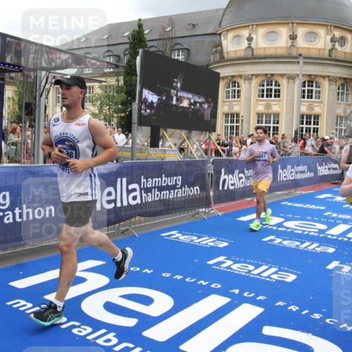 29.06.2025 - hella hamburg halbmarathon Michael Strokosch http://msf.ph/oto/8361303 29.06.2025 10:55:20 Ziel 4903, 5643, 6723, 6891, 8973, 10188, 10263, 10582, 11184, 12526, 13470, 15854, 16521, 18031, 18290, 18380, 18531, 18966 meine-sportfotos.de
