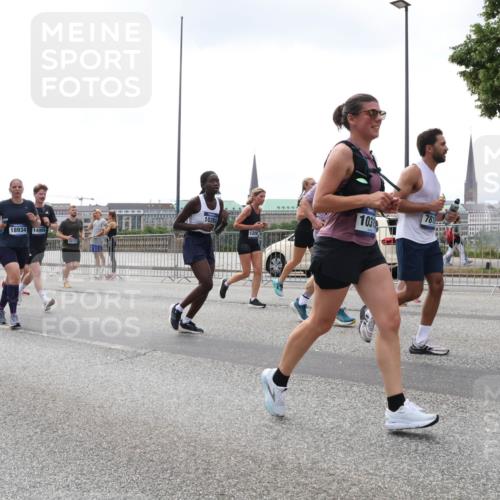 29.06.2025 - hella hamburg halbmarathon Lena Gebhardt http://msf.ph/oto/8361310 29.06.2025 10:39:17 Lombardsbrücke 12745, 18934, 14956, 15112, 10261, 120, 781, 103, 1232, 1390, 1451, 1760, 1856, 1883, 2092, 2524, 2534, 2571, 2574, 2843, 2893, 2998, 3275, 3307, 3353, 3727, 3745, 4257, 4320, 4410, 4523, 4603, 4609, 4659, 4855, 4882, 4964, 6062, 6112, 6321, 6342, 6343, 6611, 6719, 6726, 6748, 7341, 7501, 7506, 7524, 7589, 7684, 7815, 8203, 8243, 8457, 8783, 8995, 9393, 9420, 9446, 9569, 9698, 9708, 9777, 9974, 9977, 10001, 10072, 10315, 10512, 10516, 10554, 13060 meine-sportfotos.de
