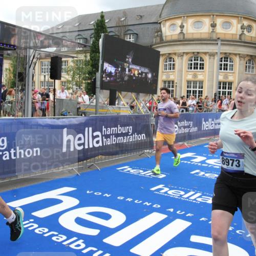 29.06.2025 - hella hamburg halbmarathon Michael Strokosch http://msf.ph/oto/8361321 29.06.2025 10:55:20 Ziel 4903, 5643, 6723, 6891, 8973, 10188, 10263, 10582, 11184, 12526, 13470, 15854, 16521, 18031, 18290, 18380, 18531, 18966 meine-sportfotos.de